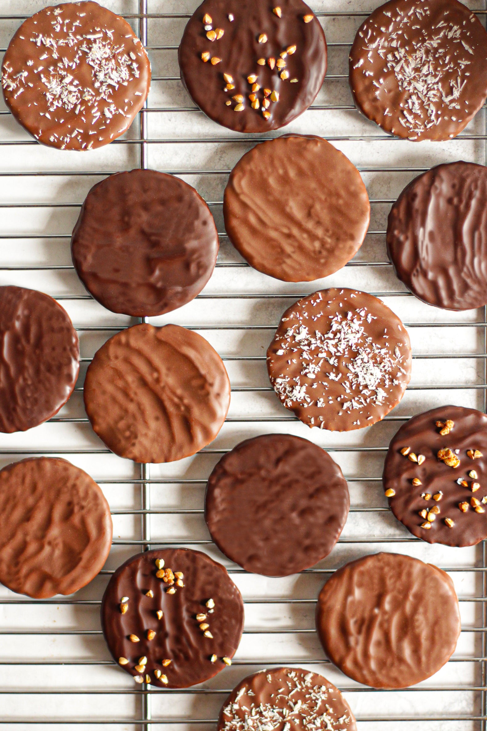 biscuit chocolat noir ou lait streusel noisette, amande, sarrasin, noix de coco