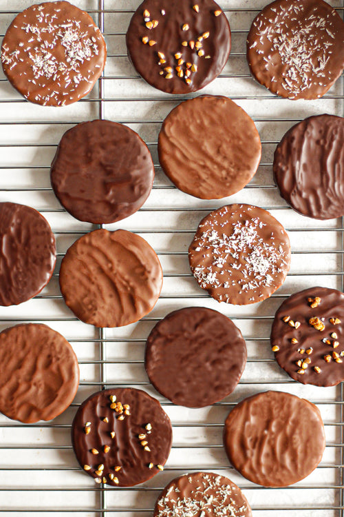 biscuit chocolat noir ou lait streusel noisette, amande, sarrasin, noix de coco