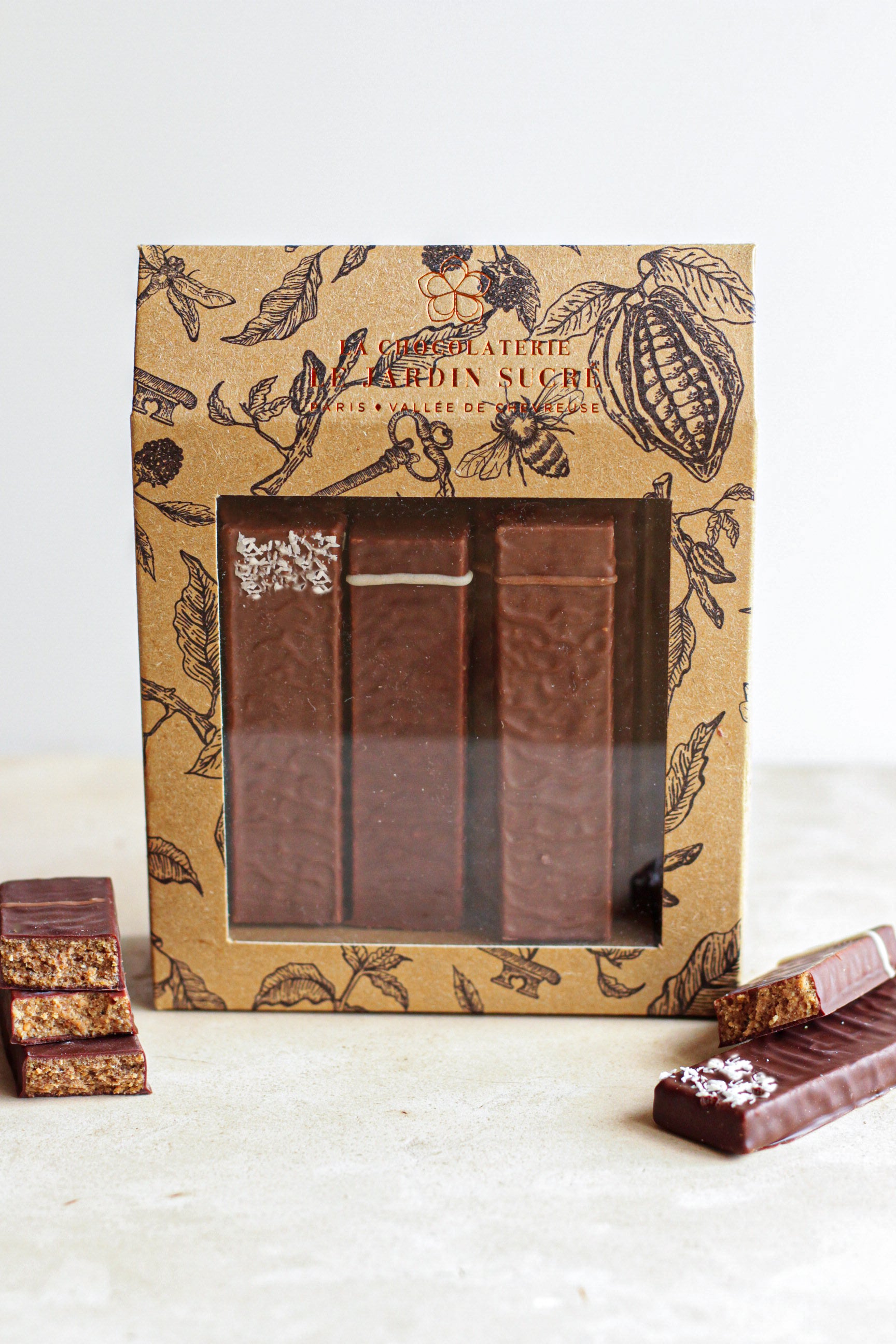 barre chocolat noir ou au lait praliné noisette, cacahuète, pistache , amande et vanille, grué de cacao, noix de coco